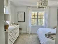 The Oceans Oyster-Hot tub, 5 min to beach, Pets, Sleeps 10 , Sound Views!!