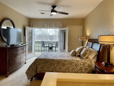 Lakefront 1BR Condo on Golf Course with Indoor Pool/Hot Tub - Tagalong Resort