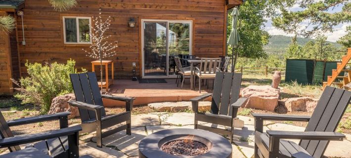 Purple Mountain Chalet - Hot Tub! - Views! - Playground! - Gameroom! Hotels in Teller County