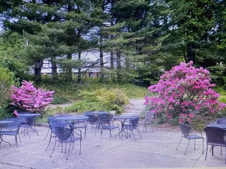 Sweet Stopover-5 star-DT Blowing Rock -walk to everything/3rd floor/balcony! Отели в г. Blowing Rock