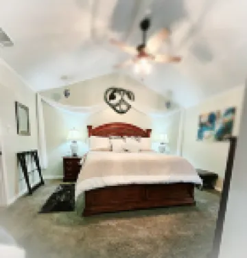 Fairhope, Daphne, down Town Mobile & Beaches!Owner Loved, Managed, and Cleaned!