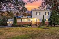 Luxury Spacious Alexandria Home Minutes to Washington D.C.