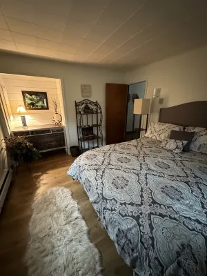 Cozy Roscoe Lakefront Cabin