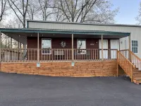 Grand Rivers, KY -Cozy getaway with Cabin Charm- Near Green Turtle Bay & Patti's