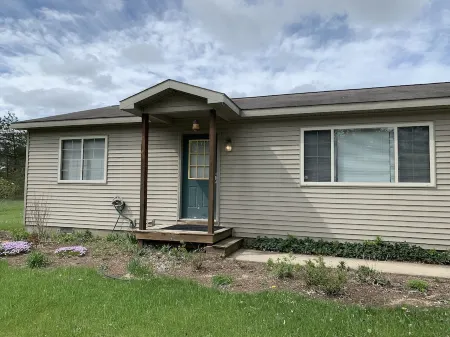 Well Appointed 2 Bedroom ~Less than a mile to Crystal Mountain