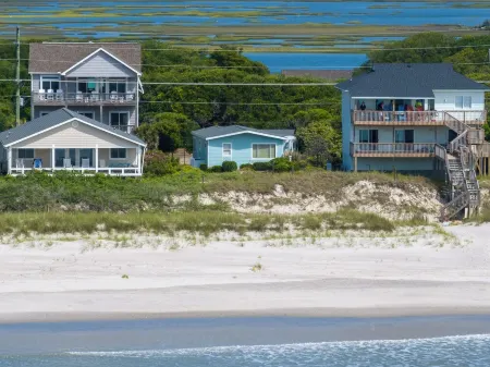 Charming Topsail Beach  cottage with deeded private beach access