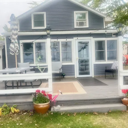 Wampler’s Lake Adorable 3-bedroom Lakefront Cottage 🏡🐟🛶☀️