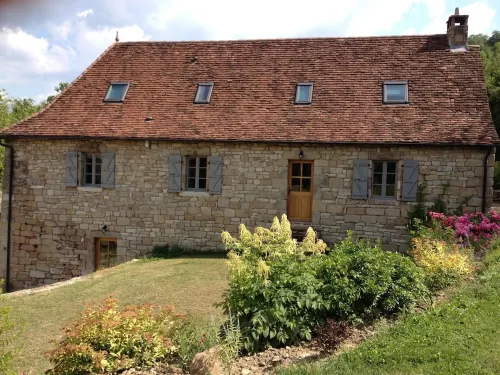 Spacious farmhouse with private heated pool close to Collonges la Rouge