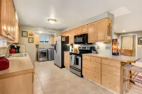 A perfect little getaway!  Centrally located, fully equipped! Pet Friendly too!