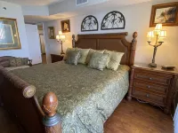 LUXURY WEST FACING CONDO -  STUNNING VIEWS AND BOAT DOCK!!! Hotels in Hudson