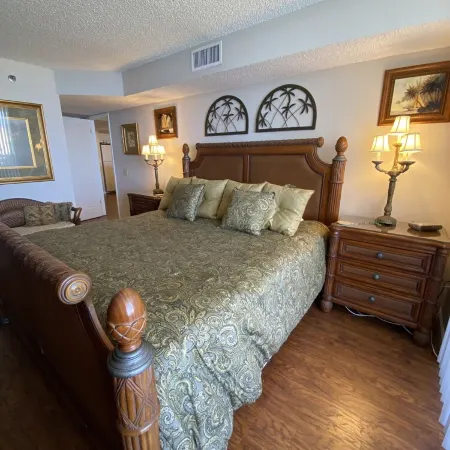 LUXURY WEST FACING CONDO -  STUNNING VIEWS AND BOAT DOCK!!!