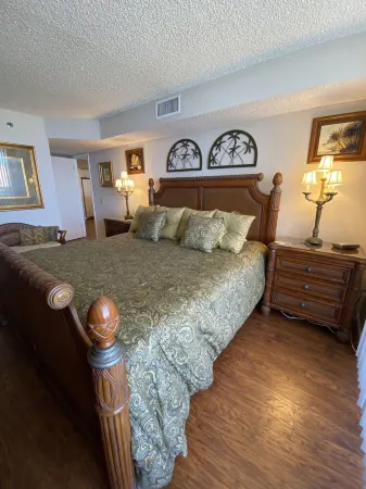 LUXURY WEST FACING CONDO -  STUNNING VIEWS AND BOAT DOCK!!!