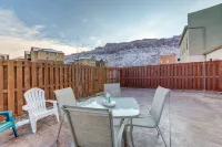 PetFriendlyHome/Private HOT TUB with a lots of space to relax inside and outside