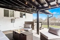 Spacious Mountain Modern Getaway - Hot Tub, Home Theater & Fire Pit