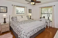 Burnt Store Isles Golf Home, W/Hot Tub/King Bed/Fast WIFI/Unbeatable Location فنادق في بونتا غوردا