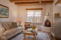 Authenitic Santa Fe Casita~Walk to Downtown, Kiva Fireplaces and Mountain Views