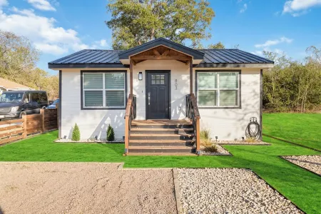 Park Place, Bastrop Beauty