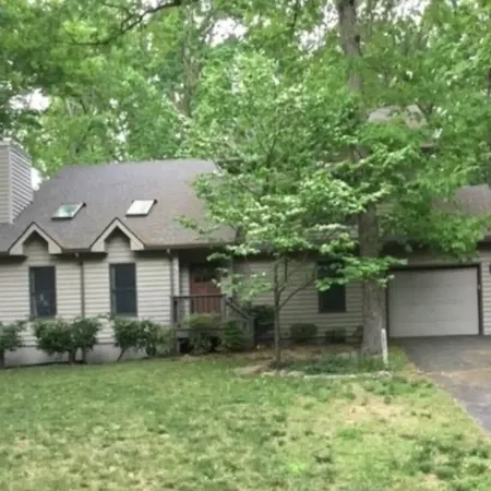 Centrally located retreat in Massanutten Resort. Hot tub and game room!