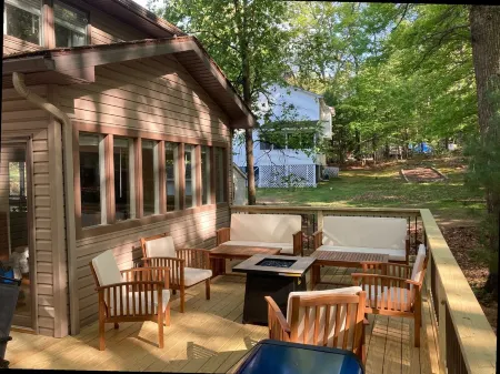 Spinnler Point Lake House walk to Lake Wallenpaupack Boat Slip