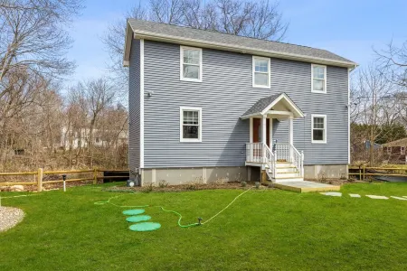 Greenport Walk to beach & vineyard from this brand new home