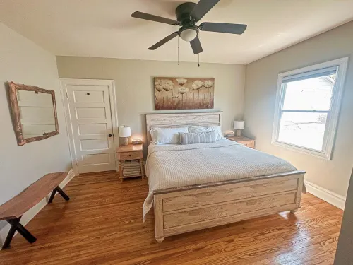 Very Clean, Modern Cottage with Hot Tub! Hotels in Henry County