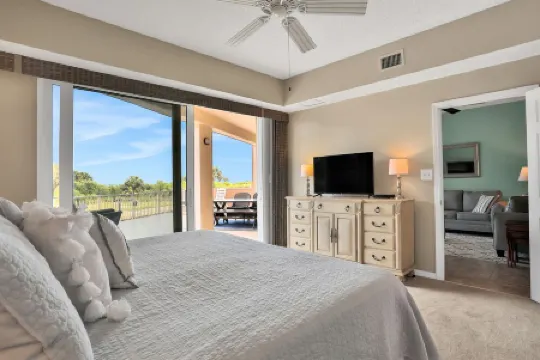 Sunrise Retreat-Oceanfront Condo/Ocean views from MBR, Living Room, & HUGE Patio