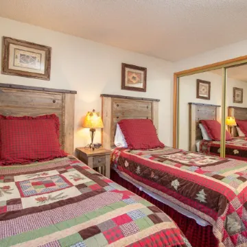 Exceptional Home Near SR Village / Hot Tub / Sharc Passes / AC / Wi Fi / Bikes