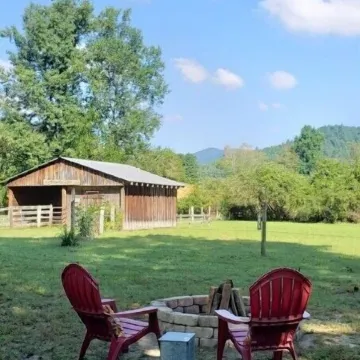 The CABIN on CULVER CHRISTMAS TREE FARM