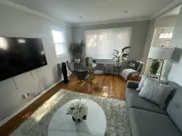 Entire 2 BedRoom Duplex home walk to Hofstra University and Nassau Coliseum