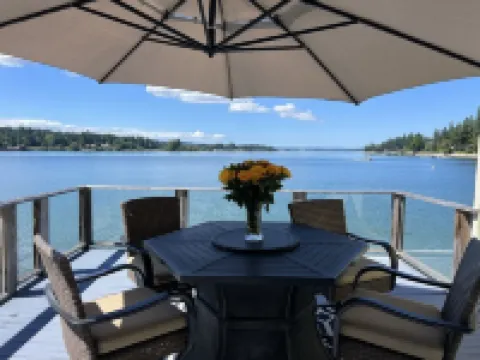 End of the Point - Cottage         - - Book Now for the 2026 World Cup - -