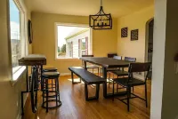 Lux family retreat, hot tub, specular views. Spacious home on the golf course.