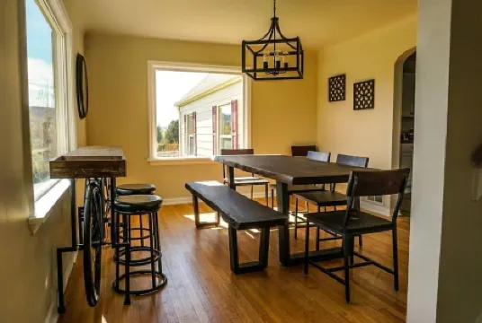 Lux family retreat, hot tub, specular views. Spacious home on the golf course.