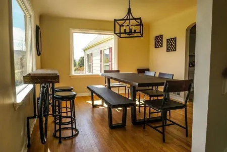 Lux family retreat, hot tub, specular views. Spacious home on the golf course.