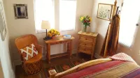 Charming Guesthouse for 2 by Pikes Peak with Mtn Views and 5 Star Reviews!