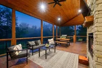 Family Cabin - Private Backyard Oasis - Hot Tub - Fire Pit - Playset- Air Hockey