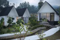 Ciwidey Hills & Wetland Hotel dekat Petik Strawberry Ciwidey