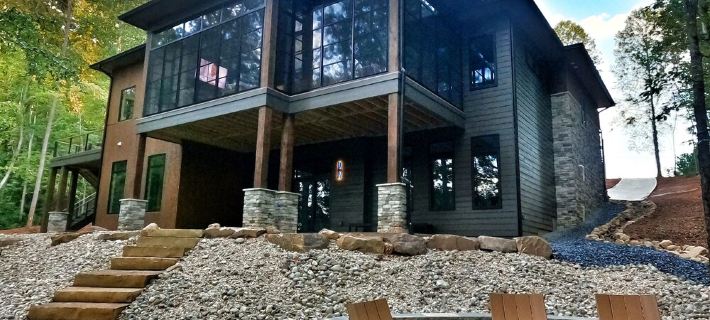 Spacious 5-Bed Lake Keowee Retreat – Only 15 Mins from Clemson! オコニーのホテル