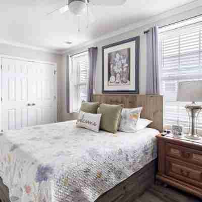 Cozy Concord Cottage Rooms
