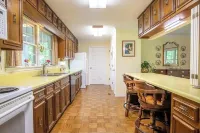 11 Bdrm ~🏠🏡1 Story- 35ppl! 2 HOUSES RETREATS, FIRETABLE🔥Lkt Mtn 6acre