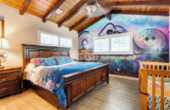 Disneyland Walking Distance Home or 2 min Drive.