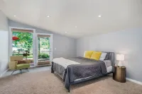 Luxury on the Lake: Southwest Michigan Retreat!