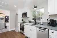 2-bedroom cottage just 7 minutes from Viejas Casino