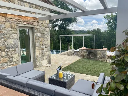 Villa Montemarcoli, a haven of peace and love in Gaiole in Chianti Отели рядом с достопримечательностью «San Giusto in Salcio»