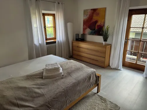 Geräumigen und Modernen 4. Zi Ferienwohnung, Erweiterbar auf 5 Zi