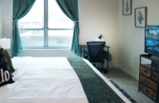 Luxurious Apartment in the Heart of Downtown Louisville! King Bed, Pool, Gym! Hotels in 