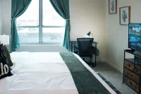 Luxurious Apartment in the Heart of Downtown Louisville! King Bed, Pool, Gym! Отели в г. 