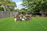 Beautiful Clean House Walk to Scarborough Beach Central AC, sleeps 14