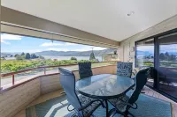 Halmalka 511B Wapato Point Resort Sandy Beach Waterfront Amenities, Sleeps 8