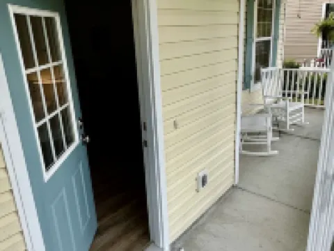 Coastal Charm - Bluffton Retreat Hotels in Bluffton