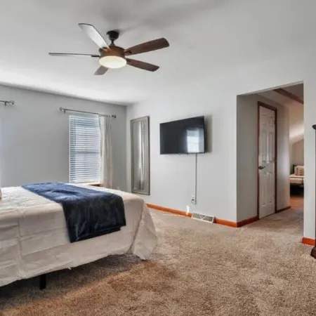 Spacious 5 Bedroom w/Pool, Patio and Theater